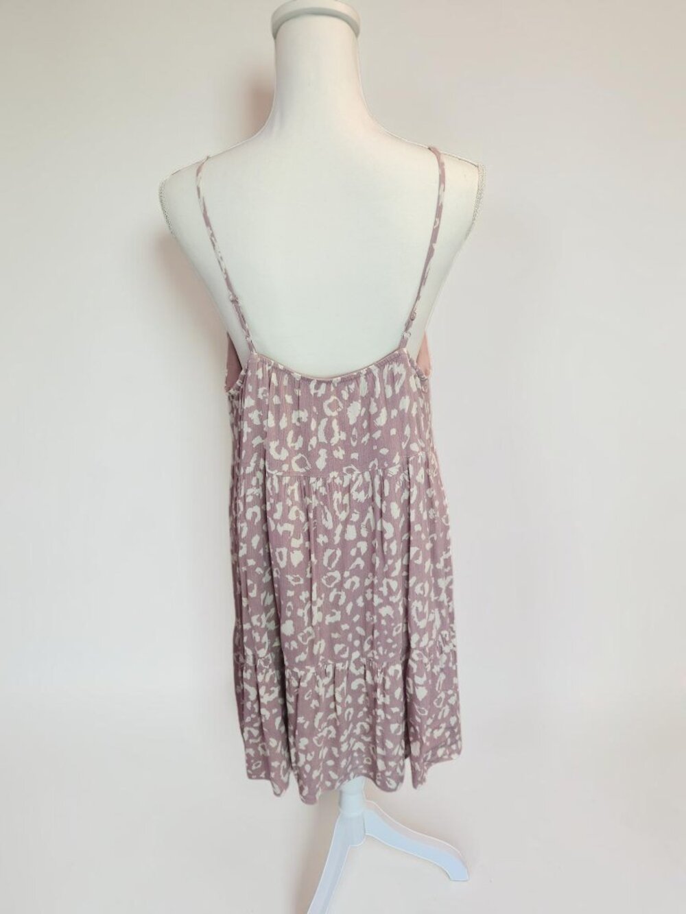 🌸 Savannah Jane Dress Size Large  NWT | Flowy Leopard Print | Adjustable Straps - Picture 7 of 10